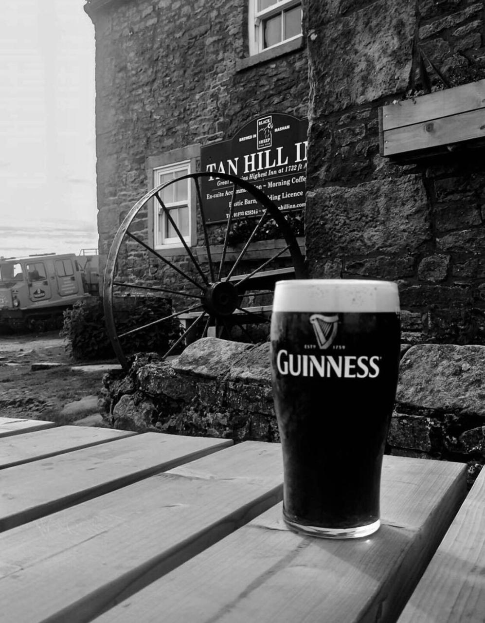 The Tan Hill Inn Keld Exteriör bild